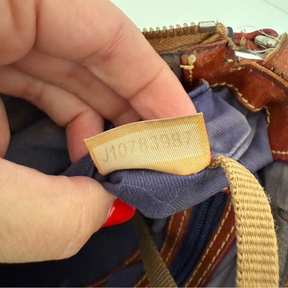 Dooney & Bourke Pittsburgh Pirates Crossbody Bag - Picture 10 of 10